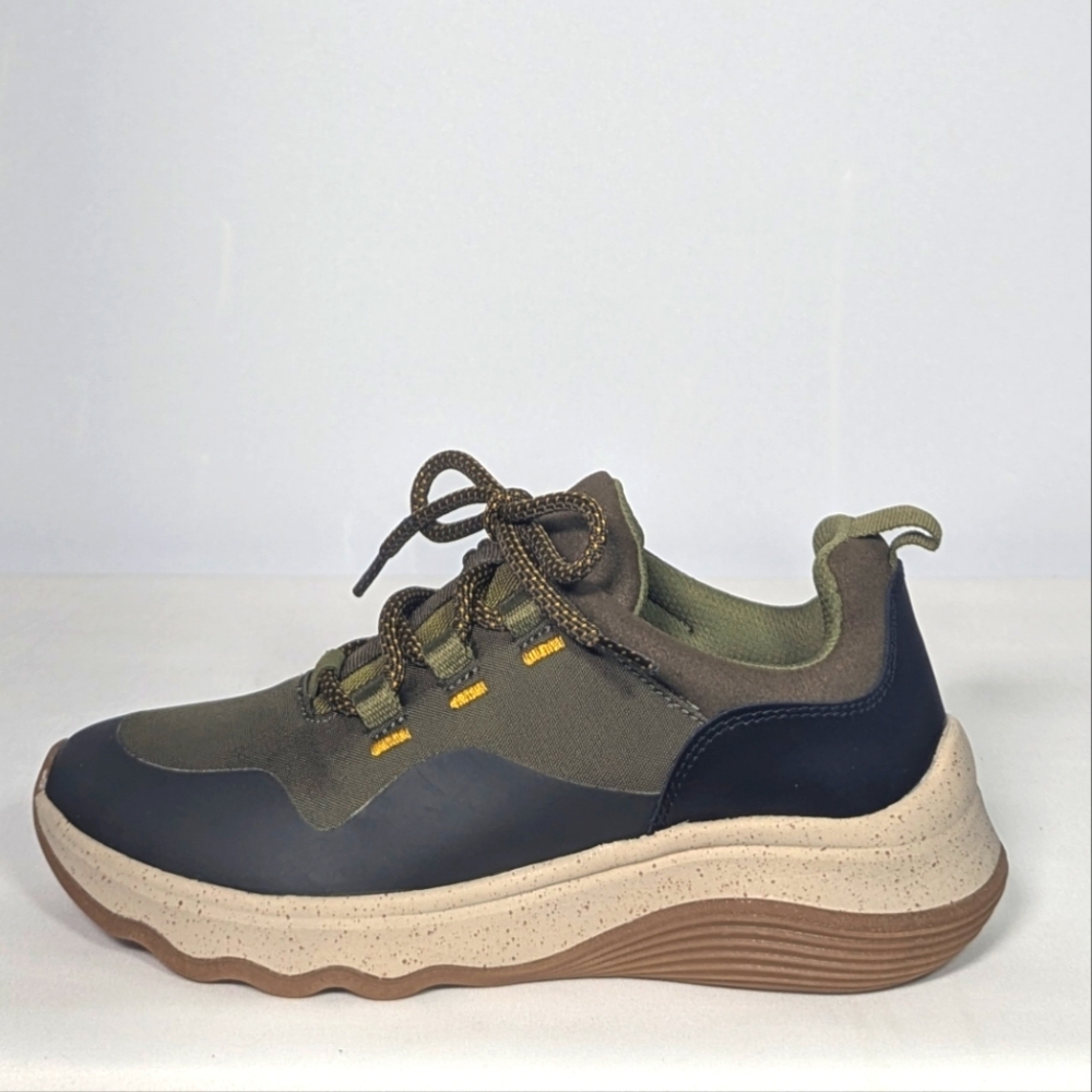 NEW Clarks Womens Collection Sneaker Sz 5.5 Dark Olive